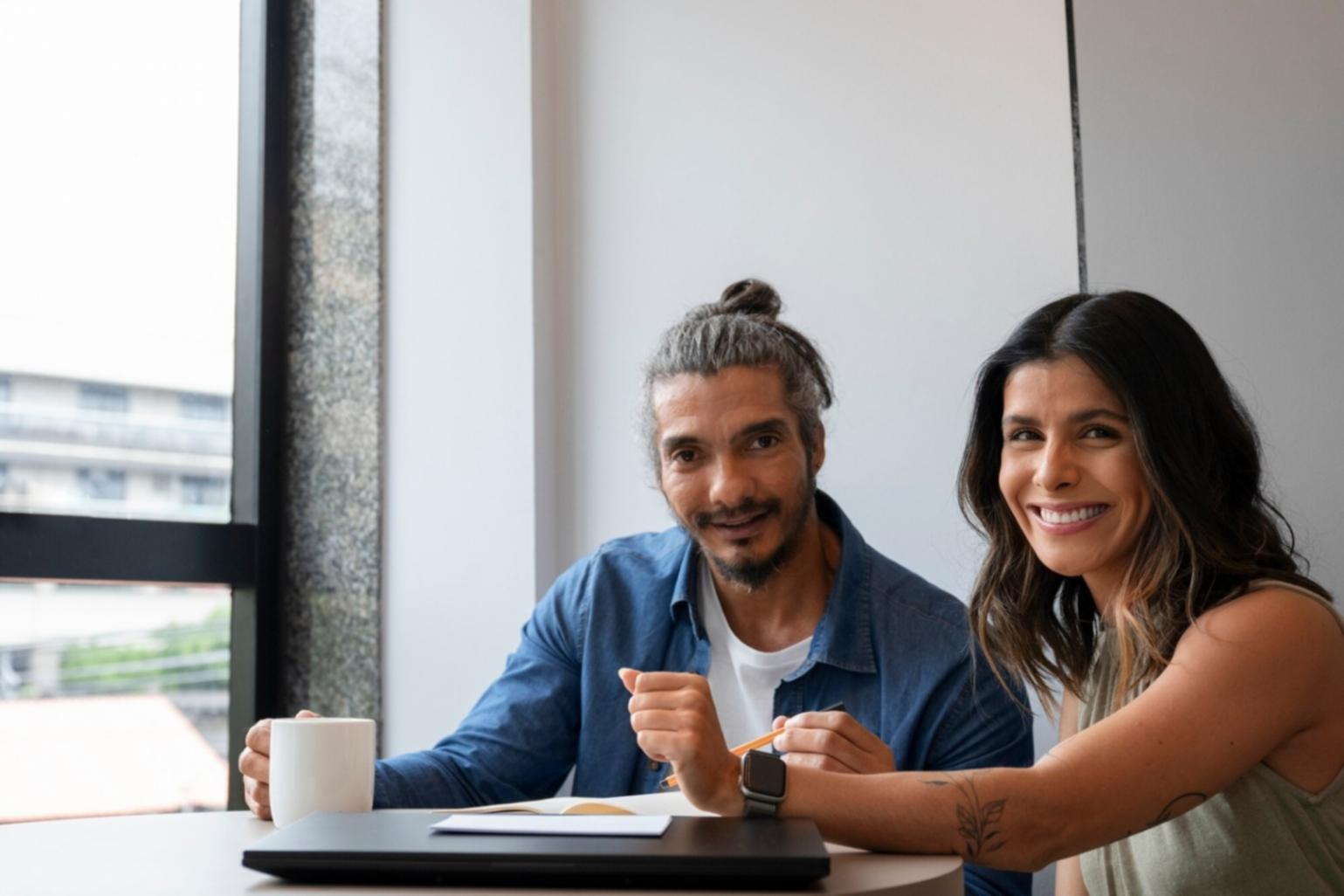 Personas trabajando en planificación financiera personal